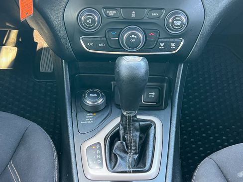 Used 2016 Jeep Cherokee Sport w/ Cold Weather Group AWD/4WD image 23