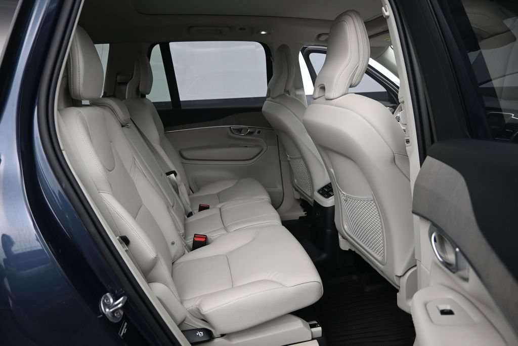 Certified 2025 Volvo XC90 T8 Plus w/ Protection Package Premier AWD/4WD image 17