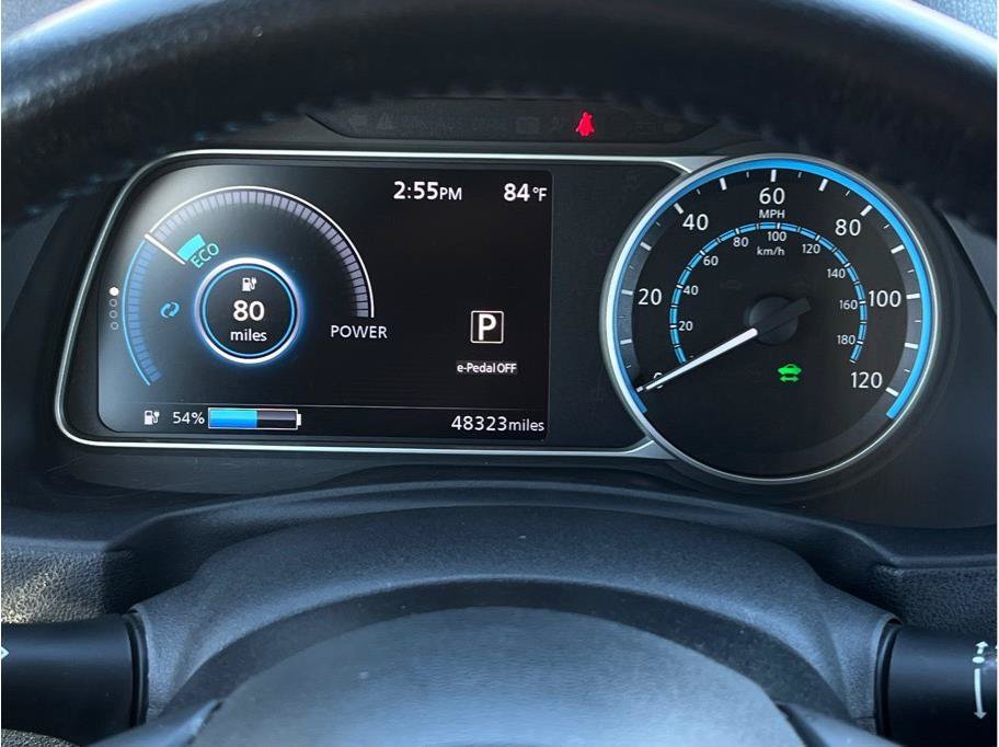 Used 2018 Nissan Leaf SV w/ SV Technology Package FWD image 12