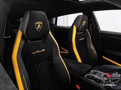Used 2024 Lamborghini Urus Performante AWD/4WD image 42