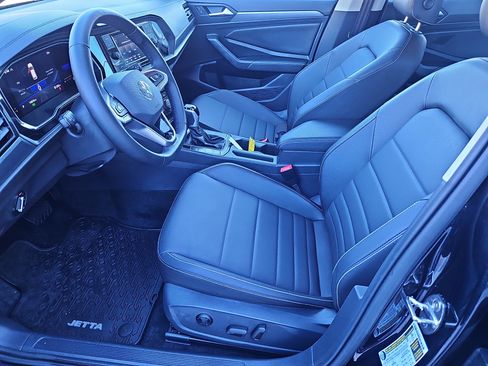 Certified 2023 Volkswagen Jetta SE w/ Panoramic Sunroof Package image 28