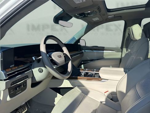 Used 2025 Cadillac Escalade ESV Sport Platinum w/ LPO, ONYX Package image 9
