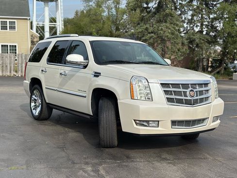 Used 2014 Cadillac Escalade Platinum AWD/4WD image 12