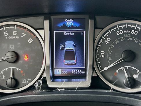 Used 2017 Toyota Tacoma SR5 w/ Tow Package AWD/4WD image 22