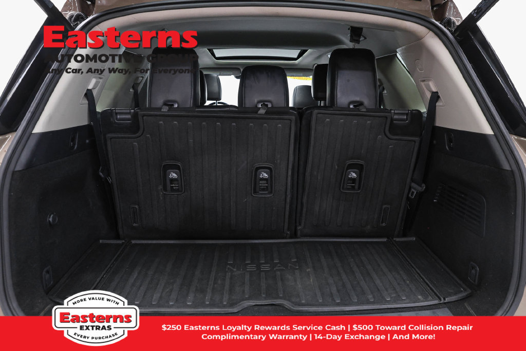 Used 2023 Nissan Pathfinder Platinum w/ Cargo Package AWD/4WD image 10