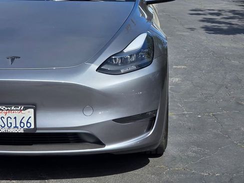 Used 2024 Tesla Model Y Performance image 3