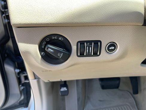 Used 2014 Chrysler 300 C AWD/4WD image 17
