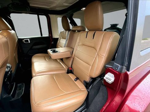 Used 2021 Jeep Wrangler Unlimited Sahara w/ Cold Weather Group AWD/4WD image 17