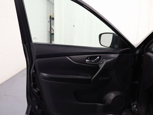 Used 2015 Nissan Rogue S image 9