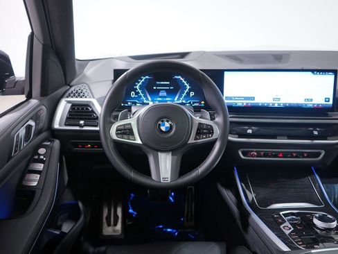 Used 2024 BMW X7 xDrive40i w/ M Sport Package image 12
