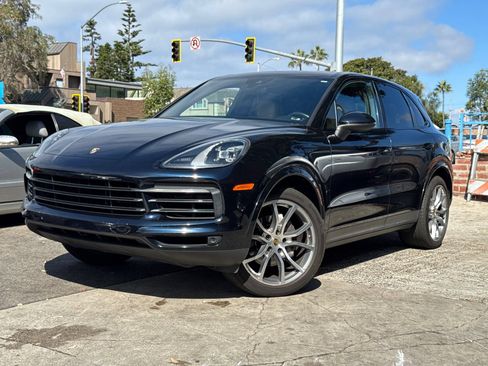 Used 2019 Porsche Cayenne AWD/4WD image 2