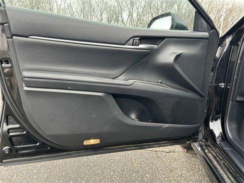 Used 2022 Toyota Camry XSE image 18