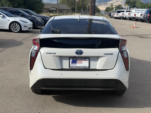 Used 2018 Toyota Prius Two w/ Prius Two Safety Plus Package FWD image 5