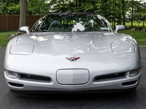 Used 1999 Chevrolet Corvette Coupe w/ Performance Handling Pkg RWD image 13