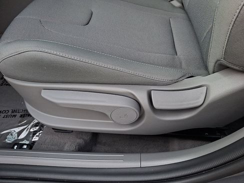 Certified 2024 Hyundai Elantra SE FWD image 15