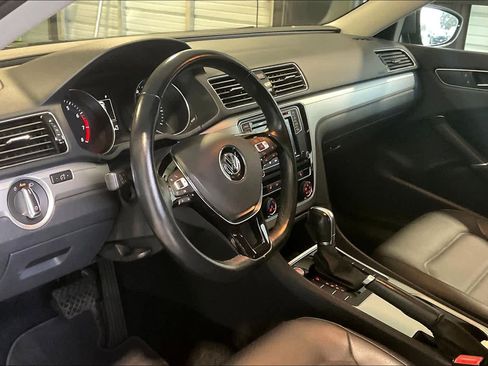 Used 2019 Volkswagen Passat 2.0T Wolfsburg image 15