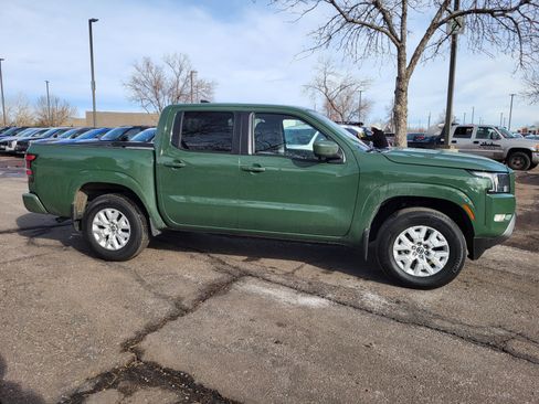 Used 2022 Nissan Frontier SV image 2