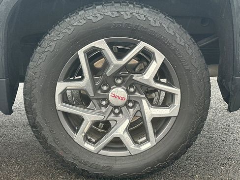 Used 2024 GMC Sierra 1500 SLT w/ SLT Premium Plus Package image 41