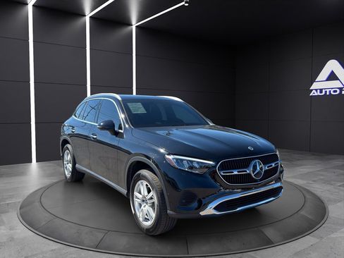 Used 2023 Mercedes-Benz GLC 300 4MATIC image 3