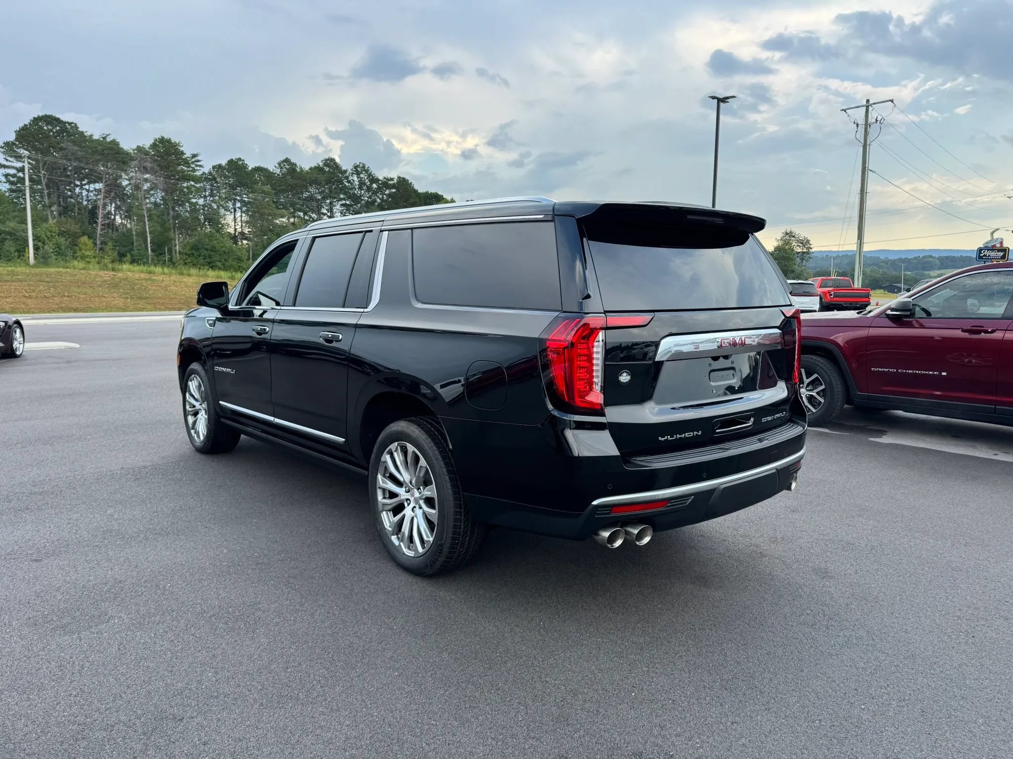 Used 2022 GMC Yukon XL Denali w/ Max Trailering Package AWD/4WD image 3