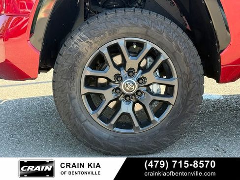 Used 2024 Toyota Tundra Platinum AWD/4WD image 35