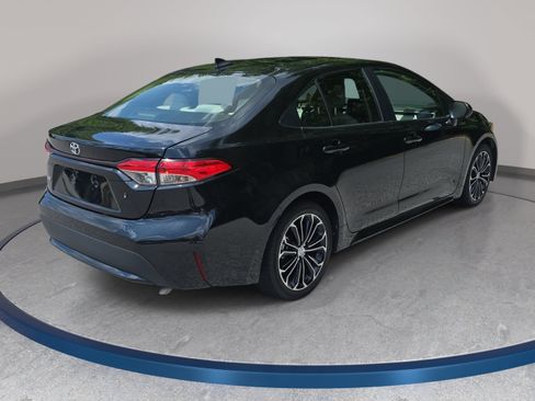 Used 2022 Toyota Corolla L FWD image 5