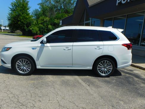 Used 2022 Mitsubishi Outlander SEL image 2
