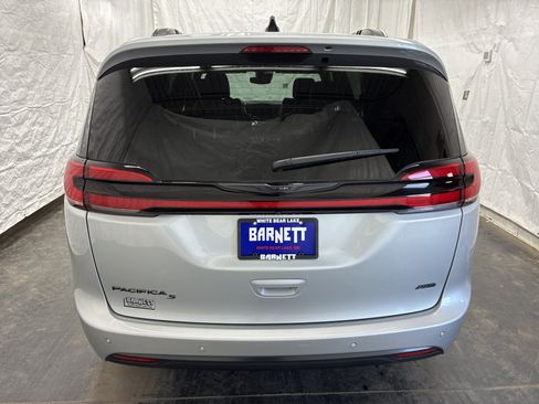 Certified 2024 Chrysler Pacifica Touring-L w/ S Appearance Package AWD/4WD image 9