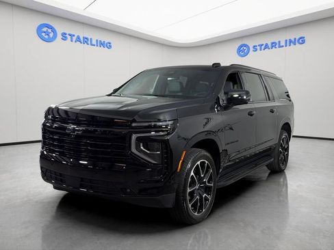 Used 2025 Chevrolet Suburban RST w/ Comfort Package RWD image 16