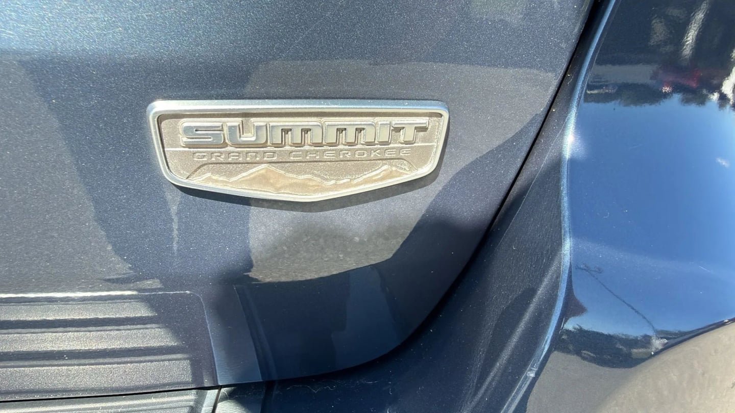 Used 2020 Jeep Grand Cherokee Summit AWD/4WD image 29
