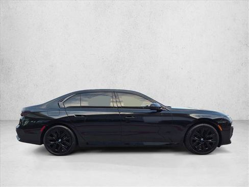 Certified 2025 BMW 760i xDrive w/ Executive Package AWD/4WD image 4
