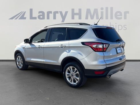 Used 2018 Ford Escape SE image 3