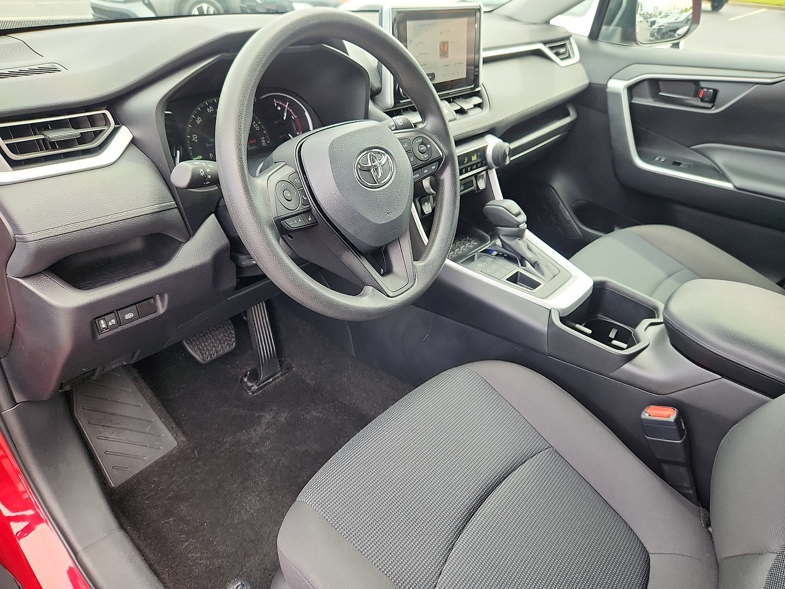 Used 2024 Toyota RAV4 LE AWD/4WD image 15
