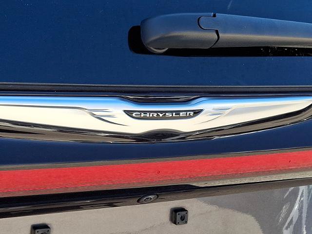 Used 2023 Chrysler Pacifica Touring-L FWD image 30