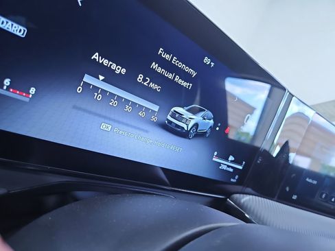 New 2025 Nissan Kicks SR image 15