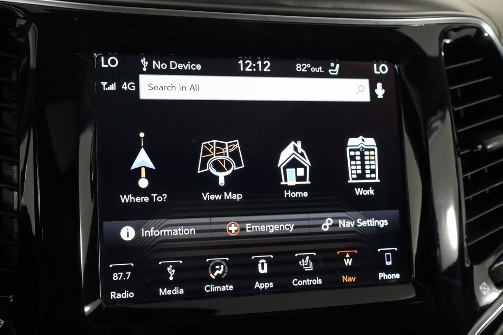 Used 2019 Jeep Cherokee Overland w/ Technology Group AWD/4WD image 37