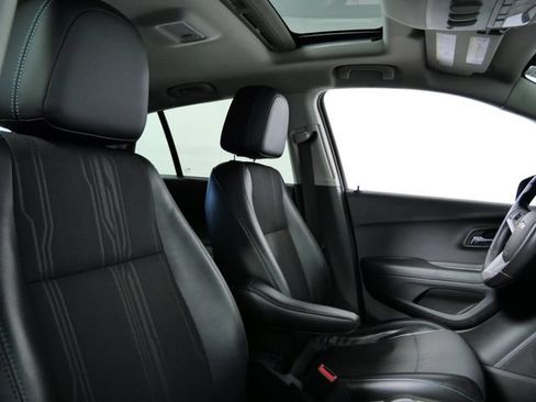 Used 2016 Chevrolet Trax LT w/ LT Sun and Sound Package AWD/4WD image 12