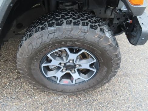 Used 2022 Jeep Wrangler Unlimited Rubicon w/ Steel Bumper Group AWD/4WD image 15