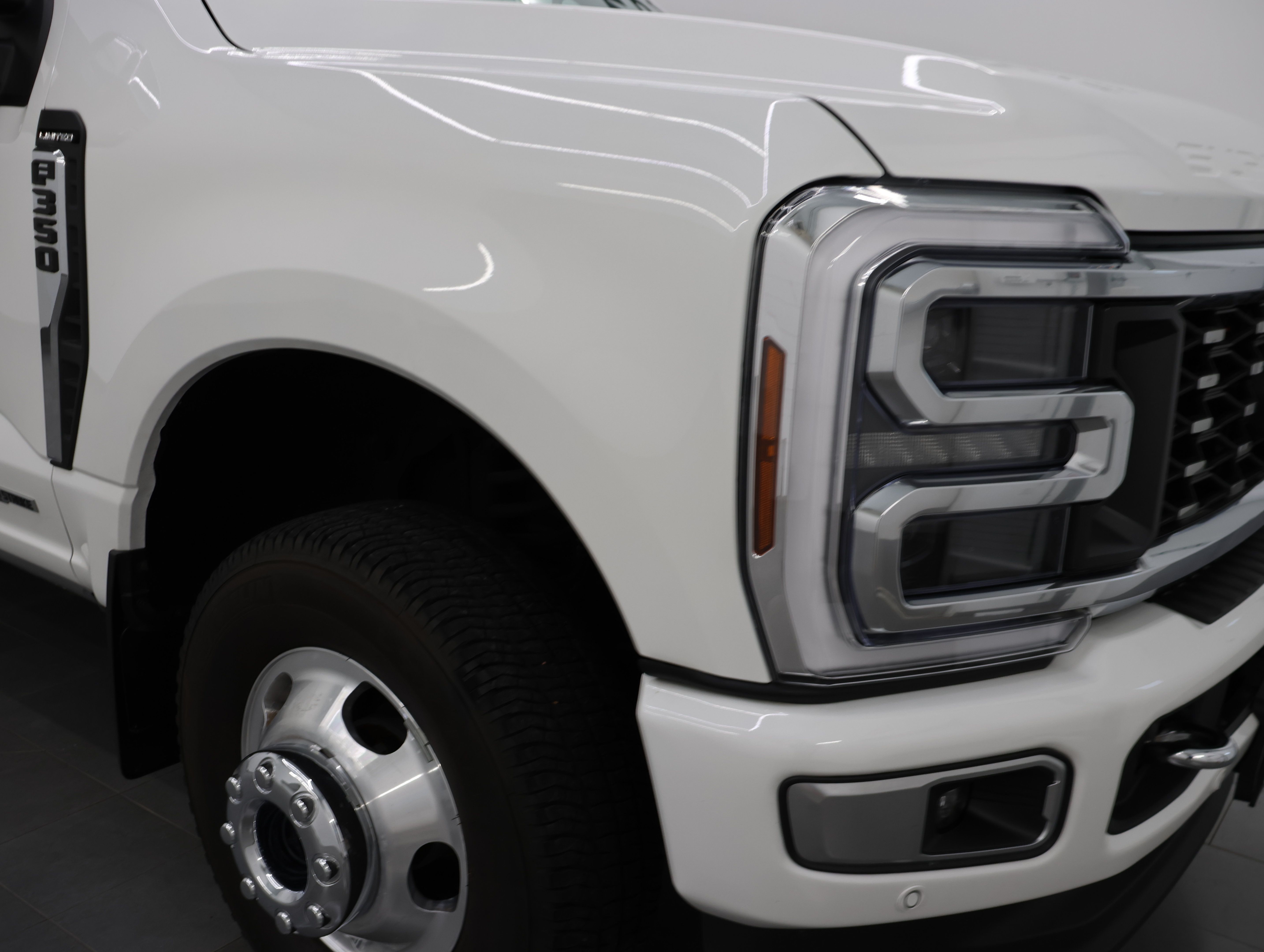 Used 2024 Ford F350 Limited w/ FX4 Off-Road Package AWD/4WD image 28