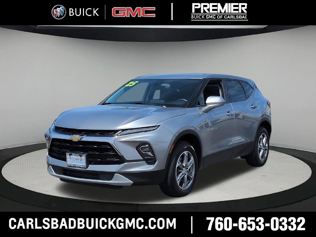 Used 2025 Chevrolet Blazer LT FWD image 1