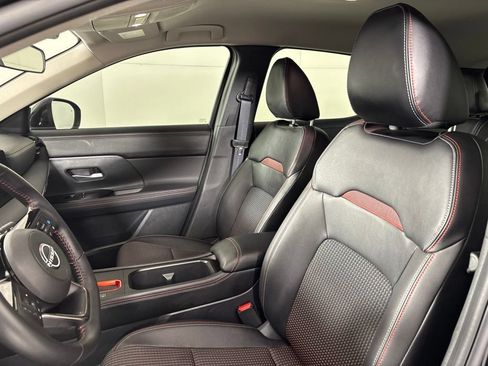 Certified 2025 Nissan Kicks SR FWD image 27