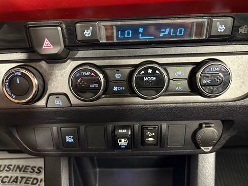 Used 2018 Toyota Tacoma TRD Sport AWD/4WD image 25