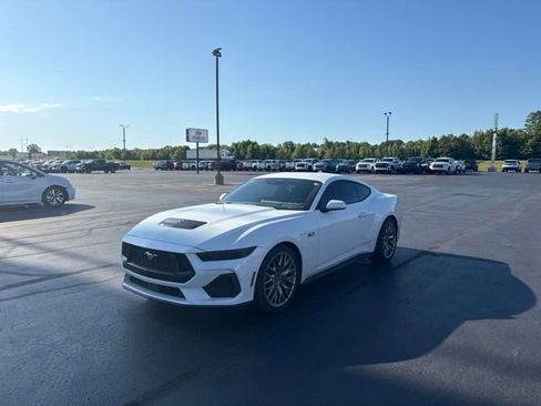 Used 2025 Ford Mustang GT Premium RWD image 3