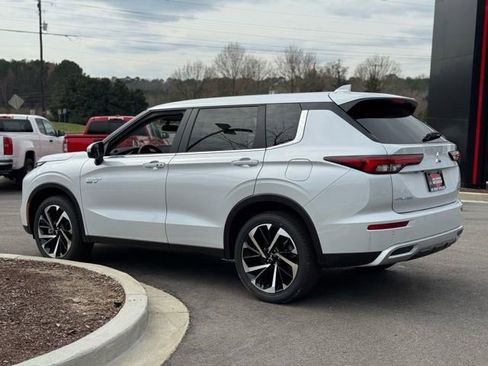 New 2025 Mitsubishi Outlander 4WD Plug-In Hybrid image 10