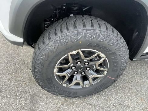 New 2026 Chevrolet Colorado ZR2 w/ Technology Package AWD/4WD image 9