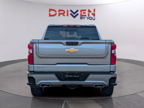 Used 2025 Chevrolet Silverado 1500 High Country AWD/4WD image 4