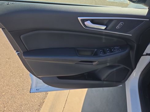 Used 2021 Ford Edge SEL AWD/4WD image 11