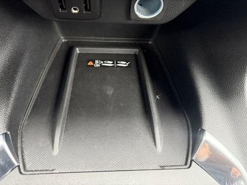 Used 2023 Chevrolet Traverse LT image 33