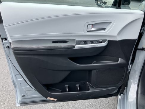Used 2026 Toyota Sienna XSE FWD image 14
