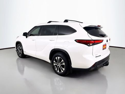 Used 2023 Toyota Highlander XLE AWD/4WD image 7